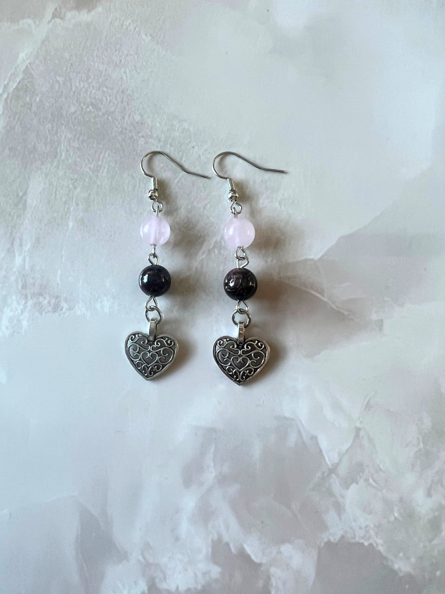 Granaat & Rozenkwarts Oorbellen met Hart – Passie, Liefde & Zelfvertrouwen