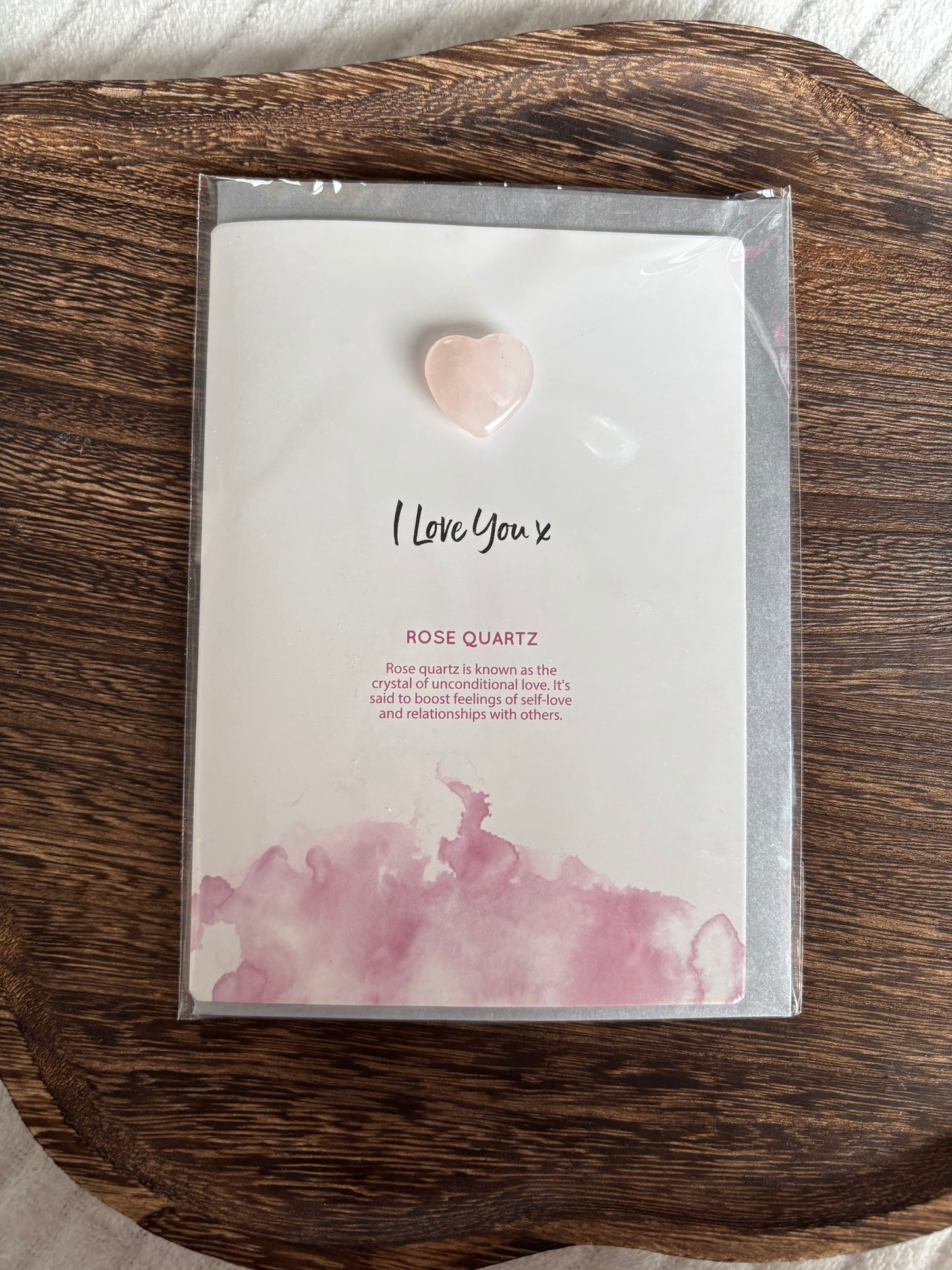 Edelsteen wenskaart met rozenkwarts hartje – “I Love You x”