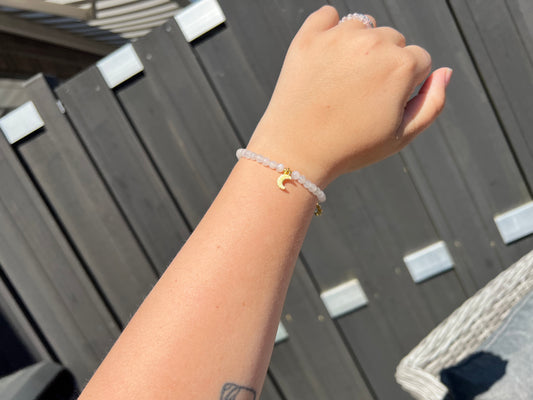 Armband – Maansteen (4 mm) met maan, zon & ster bedel