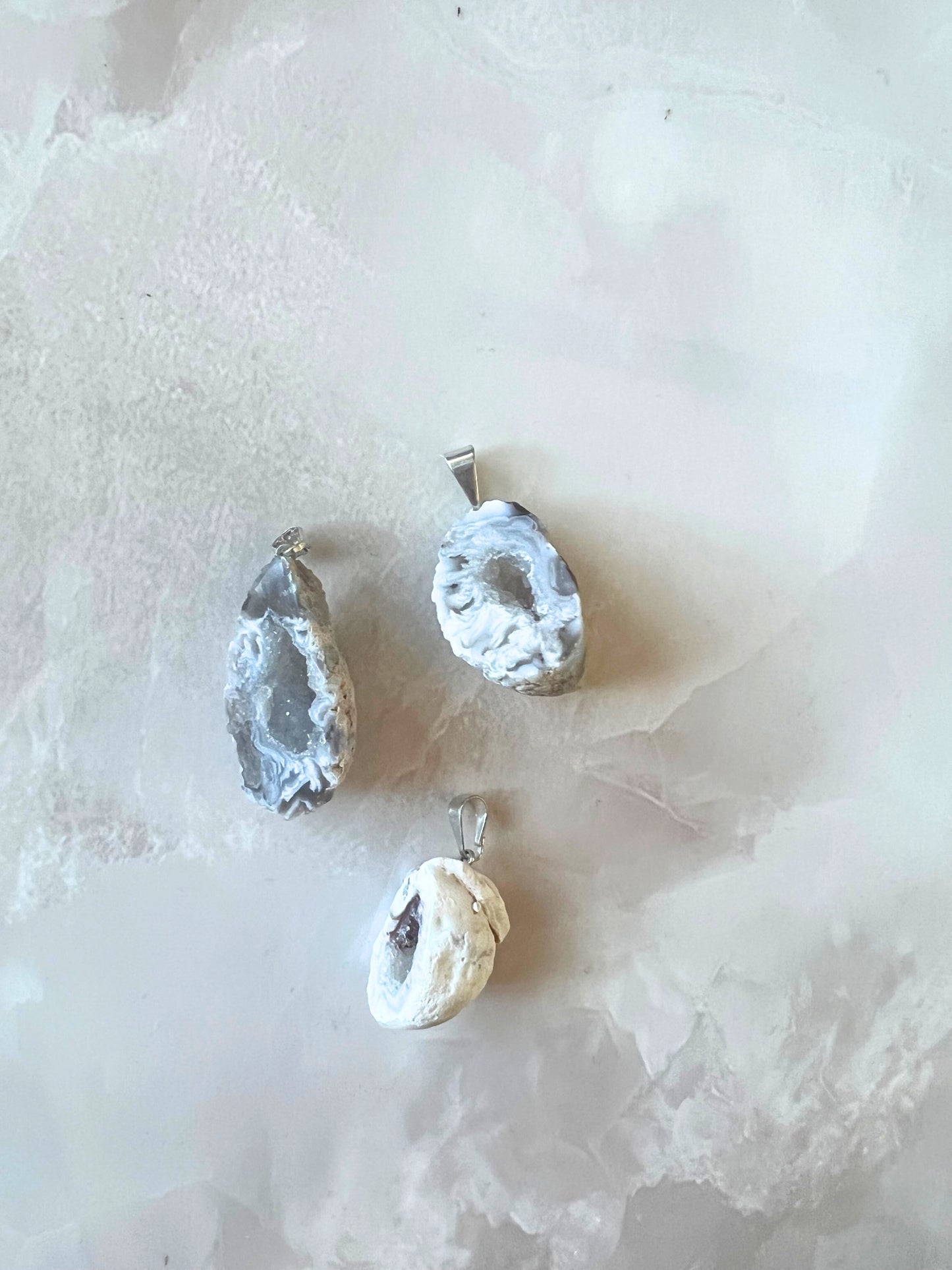 Agaat Geode Hanger met Kristallisatie – Magie van Binnenuit